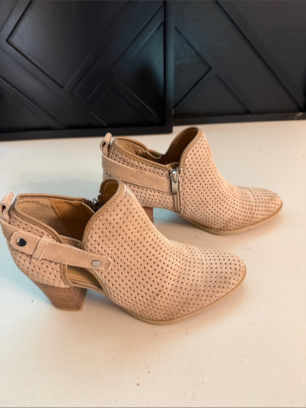 Franco Sarto Dale2 Beige Perforated Suede Ankle Booties size 7 1/2